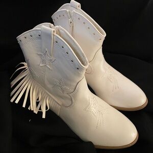 White Fringe Star Embellished Women's Boots
